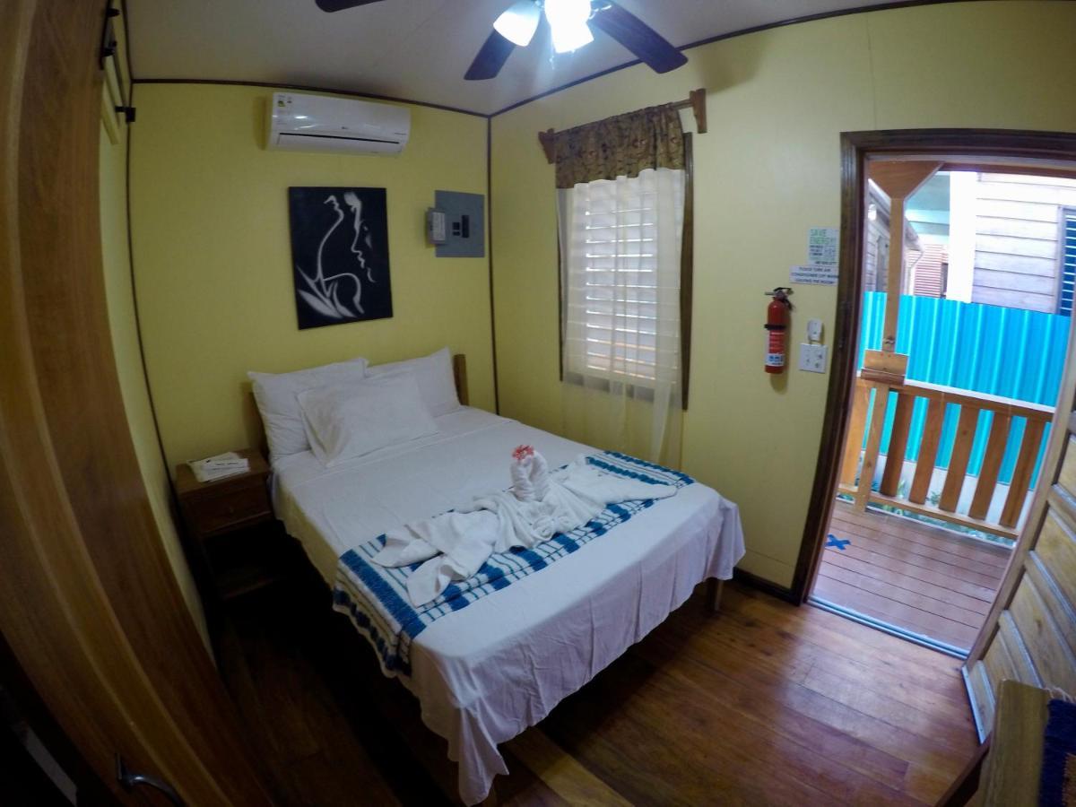 Chila'S Accommodations Caye Caulker Buitenkant foto