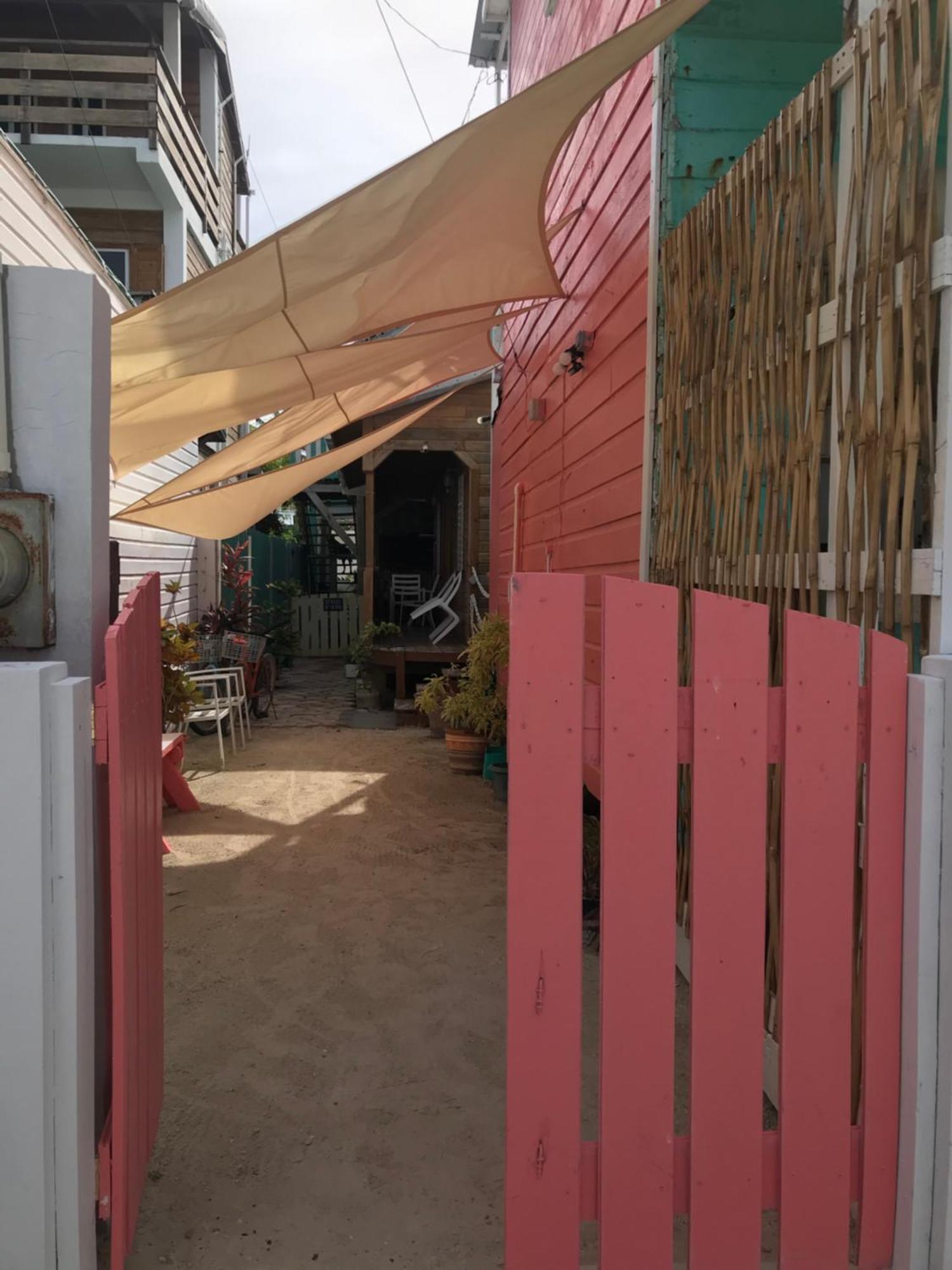 Chila'S Accommodations Caye Caulker Buitenkant foto